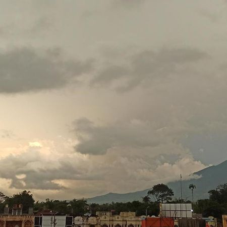 Aur Kuning Hostel Syariah บูกิตติงกี ภายนอก รูปภาพ