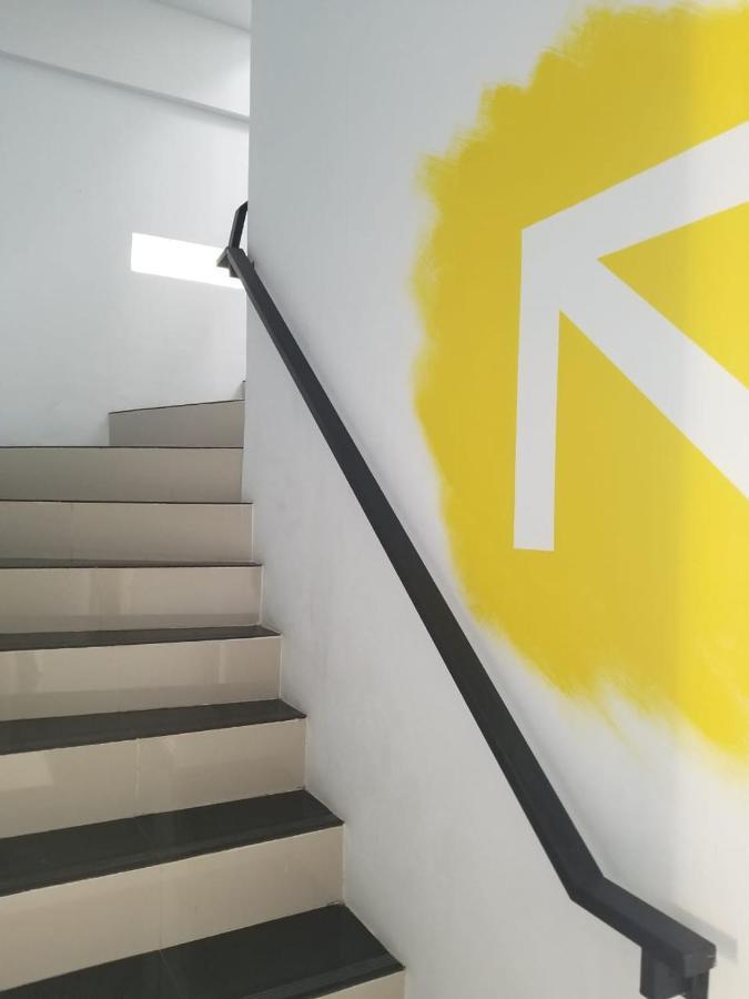 Aur Kuning Hostel Syariah บูกิตติงกี ภายนอก รูปภาพ