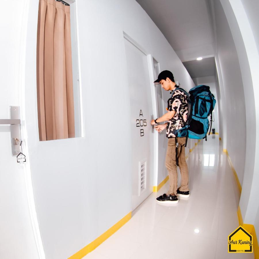 Aur Kuning Hostel Syariah บูกิตติงกี ภายนอก รูปภาพ
