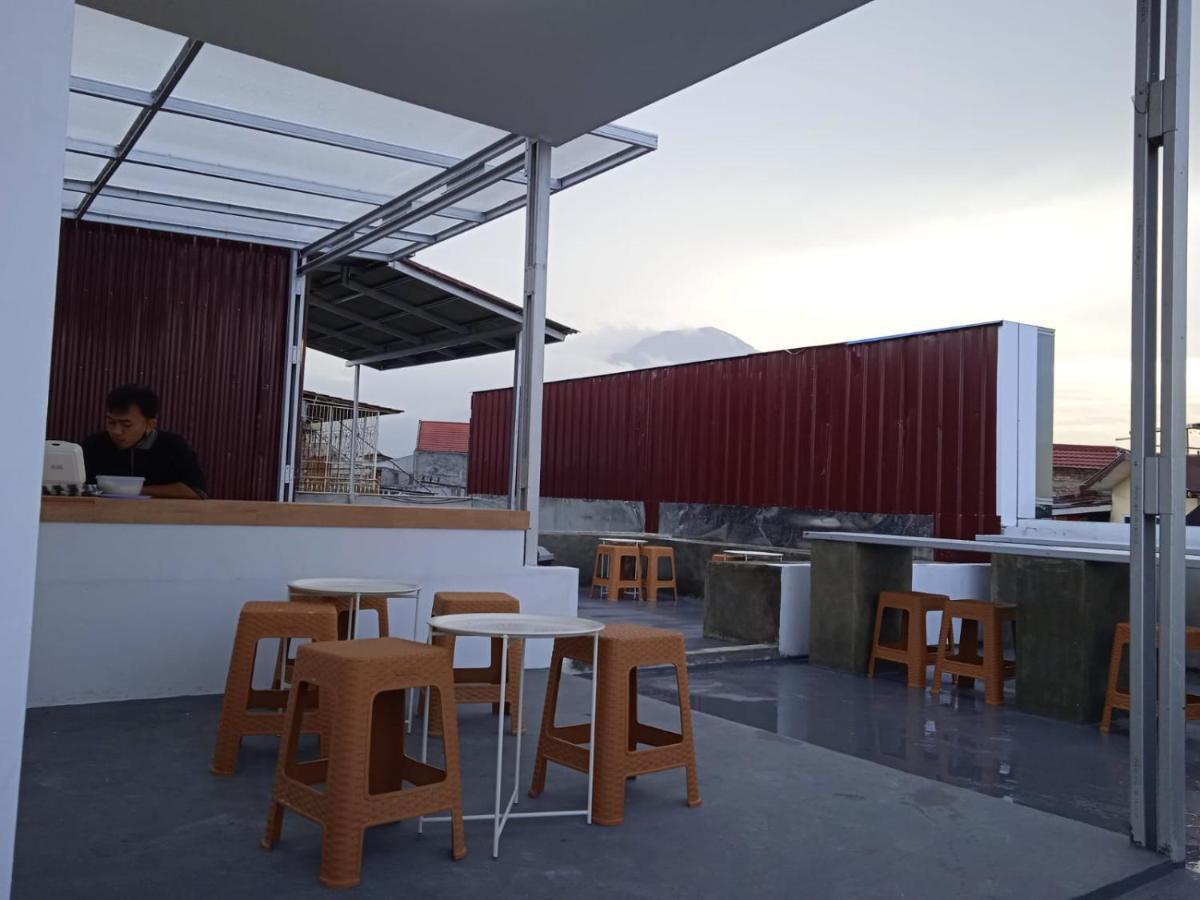 Aur Kuning Hostel Syariah บูกิตติงกี ภายนอก รูปภาพ